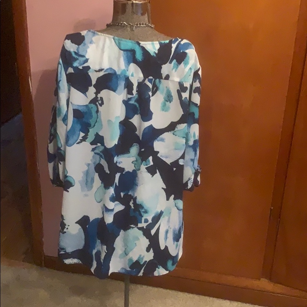 Stunning floral top!!!! - Picture 2 of 3